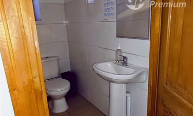 Casa en Venta en Magnífica casa patrimonial de 299 m² útiles y 7 estacionamientos para empresa mediana, a pasos del Estación Metro Manuel Montt