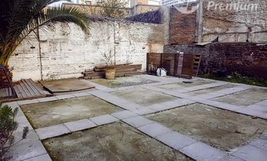 Casa en Venta en Magnífica casa patrimonial de 299 m² útiles y 7 estacionamientos para empresa mediana, a pasos del Estación Metro Manuel Montt