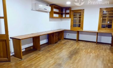 Casa en Venta en Magnífica casa patrimonial de 299 m² útiles y 7 estacionamientos para empresa mediana, a pasos del Estación Metro Manuel Montt