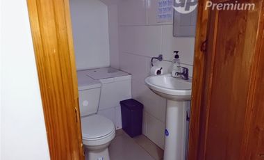 Casa en Venta en Magnífica casa patrimonial de 299 m² útiles y 7 estacionamientos para empresa mediana, a pasos del Estación Metro Manuel Montt