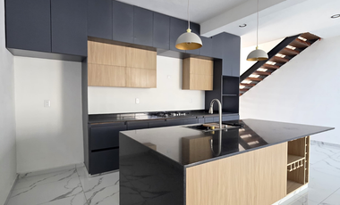 CASA EN VENTA EN ESQUINA, 3 RECÁMARAS, 3 BAÑOS, COCHERA PARA 2 AUTOS