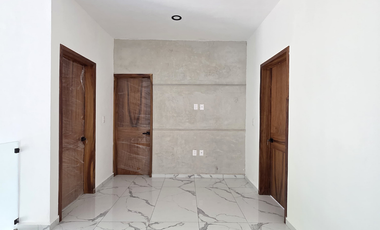 CASA EN VENTA EN ESQUINA, 3 RECÁMARAS, 3 BAÑOS, COCHERA PARA 2 AUTOS