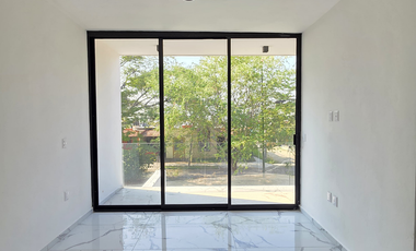 CASA EN VENTA EN ESQUINA, 3 RECÁMARAS, 3 BAÑOS, COCHERA PARA 2 AUTOS