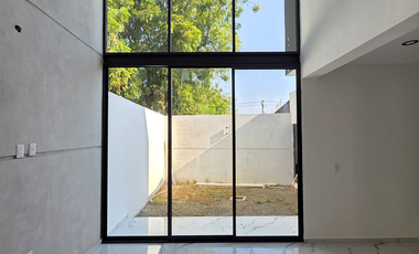 CASA EN VENTA EN ESQUINA, 3 RECÁMARAS, 3 BAÑOS, COCHERA PARA 2 AUTOS