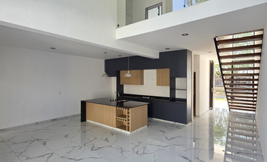 CASA EN VENTA EN ESQUINA, 3 RECÁMARAS, 3 BAÑOS, COCHERA PARA 2 AUTOS