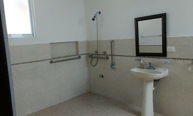 CASA EN LA COL. MEXICO EN ESQUINA DE 2 REC. EN UNA PLANTA