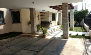 CASA EN LA COL. MEXICO EN ESQUINA DE 2 REC. EN UNA PLANTA