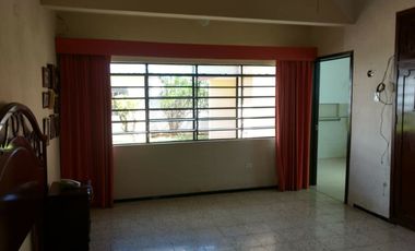 CASA EN LA COL. MEXICO EN ESQUINA DE 2 REC. EN UNA PLANTA
