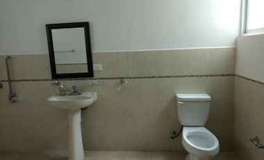 CASA EN LA COL. MEXICO EN ESQUINA DE 2 REC. EN UNA PLANTA
