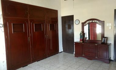 CASA EN LA COL. MEXICO EN ESQUINA DE 2 REC. EN UNA PLANTA