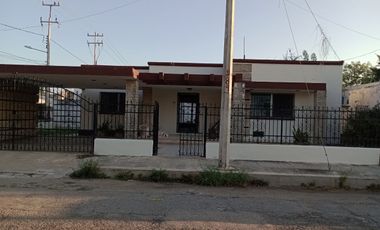 CASA EN LA COL. MEXICO EN ESQUINA DE 2 REC. EN UNA PLANTA