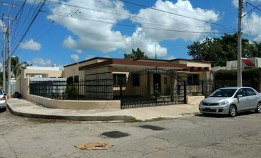 CASA EN LA COL. MEXICO EN ESQUINA DE 2 REC. EN UNA PLANTA