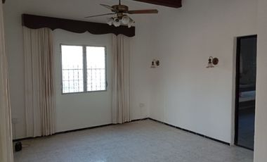 CASA EN LA COL. MEXICO EN ESQUINA DE 2 REC. EN UNA PLANTA