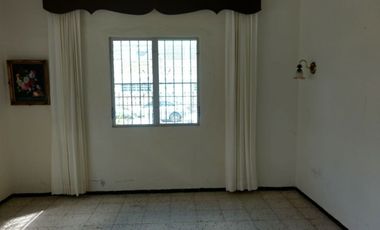 CASA EN LA COL. MEXICO EN ESQUINA DE 2 REC. EN UNA PLANTA