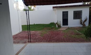 CASA EN LA COL. MEXICO EN ESQUINA DE 2 REC. EN UNA PLANTA