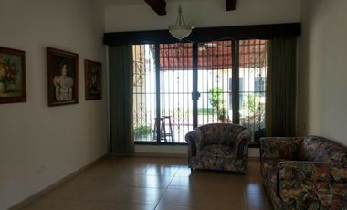 CASA EN LA COL. MEXICO EN ESQUINA DE 2 REC. EN UNA PLANTA