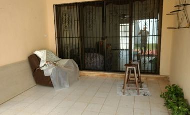 CASA EN LA COL. MEXICO EN ESQUINA DE 2 REC. EN UNA PLANTA