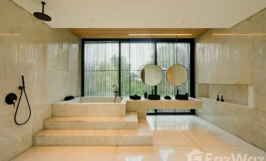 6 Bedroom Villa for sale in Mengwi, Bali