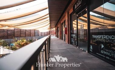 Local Comercial en Arriendo en Camino Los Trapenses. Paseo La Cruz