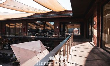 Local Comercial en Arriendo en Camino Los Trapenses. Paseo La Cruz