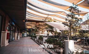 Local Comercial en Arriendo en Camino Los Trapenses. Paseo La Cruz