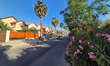 Casa en venta 2D y 1B. Lomas del Maipo condominio cerrado