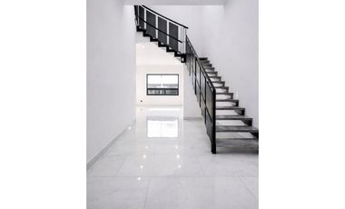 Casa en Venta con Alberca en Solana Residencial en Cumbres Garcia