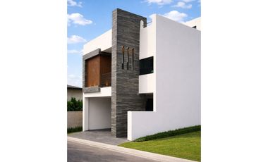 Casa en Venta con Alberca en Solana Residencial en Cumbres Garcia