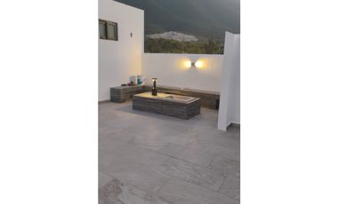 Casa en Venta con Alberca en Solana Residencial en Cumbres Garcia