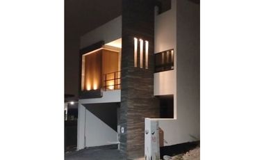 Casa en Venta con Alberca en Solana Residencial en Cumbres Garcia