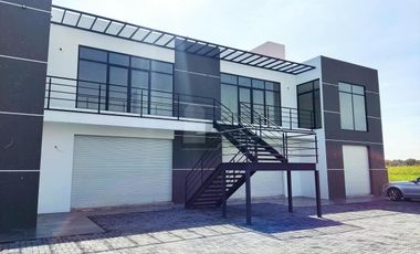 Local nuevo en Av. CODAGEM con estacionamiento