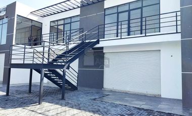 Local nuevo en Av. CODAGEM con estacionamiento