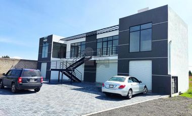 Local nuevo en Av. CODAGEM con estacionamiento