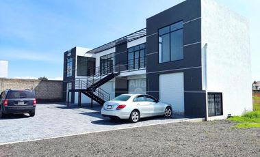 Local nuevo en Av. CODAGEM con estacionamiento