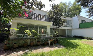 Casa remodelada totalmente con gran ubicación.