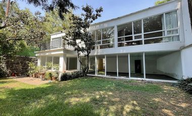Casa remodelada totalmente con gran ubicación.