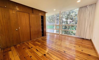 Casa remodelada totalmente con gran ubicación.