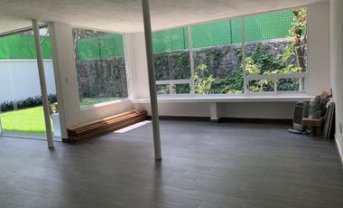 Casa remodelada totalmente con gran ubicación.