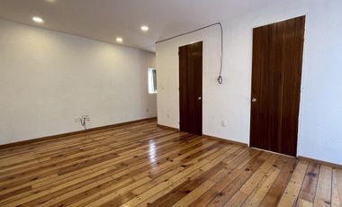 Casa remodelada totalmente con gran ubicación.