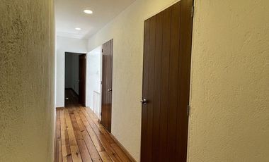 Casa remodelada totalmente con gran ubicación.