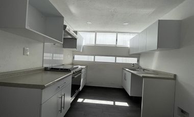 Casa remodelada totalmente con gran ubicación.