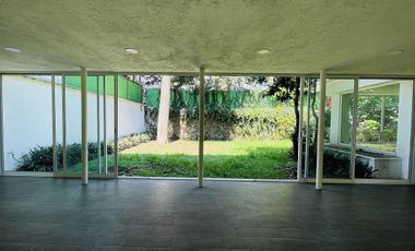 Casa remodelada totalmente con gran ubicación.