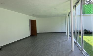 Casa remodelada totalmente con gran ubicación.