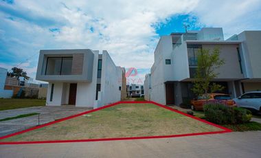 Terreno en venta Paraje Las Grullas Tlajomulco | 154 m² frente a Casa Club