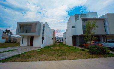 Terreno en venta Paraje Las Grullas Tlajomulco | 154 m² frente a Casa Club