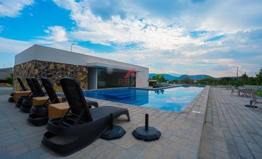 Terreno en venta Paraje Las Grullas Tlajomulco | 154 m² frente a Casa Club