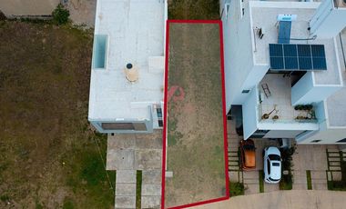 Terreno en venta Paraje Las Grullas Tlajomulco | 154 m² frente a Casa Club