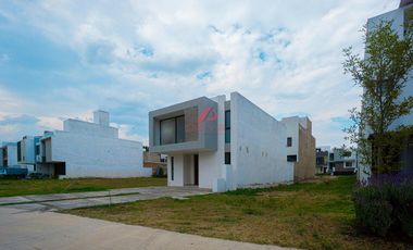 Terreno en venta Paraje Las Grullas Tlajomulco | 154 m² frente a Casa Club