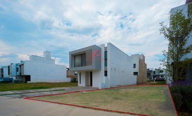 Terreno en venta Paraje Las Grullas Tlajomulco | 154 m² frente a Casa Club