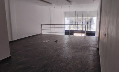 Renta de Local Comercial doble Altura con Tapanco zona UVM